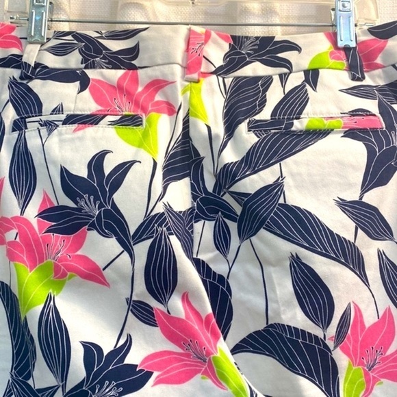 Women’s Lands End Multicolor Floral Flat Front Mid Rise Straight Leg Pants 10 - Picture 7 of 8